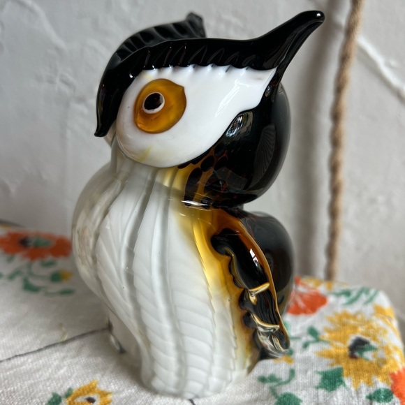 🦉 Hand-Blown Art Glass Owl Figurine – Tortoiseshell & White Murano Style Decor - Picture 12 of 13